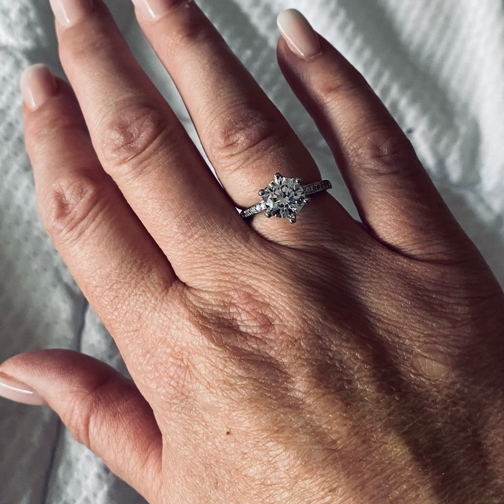 069) 925 Silver filled Luxury Ring with CZ - Picture 2 of 3